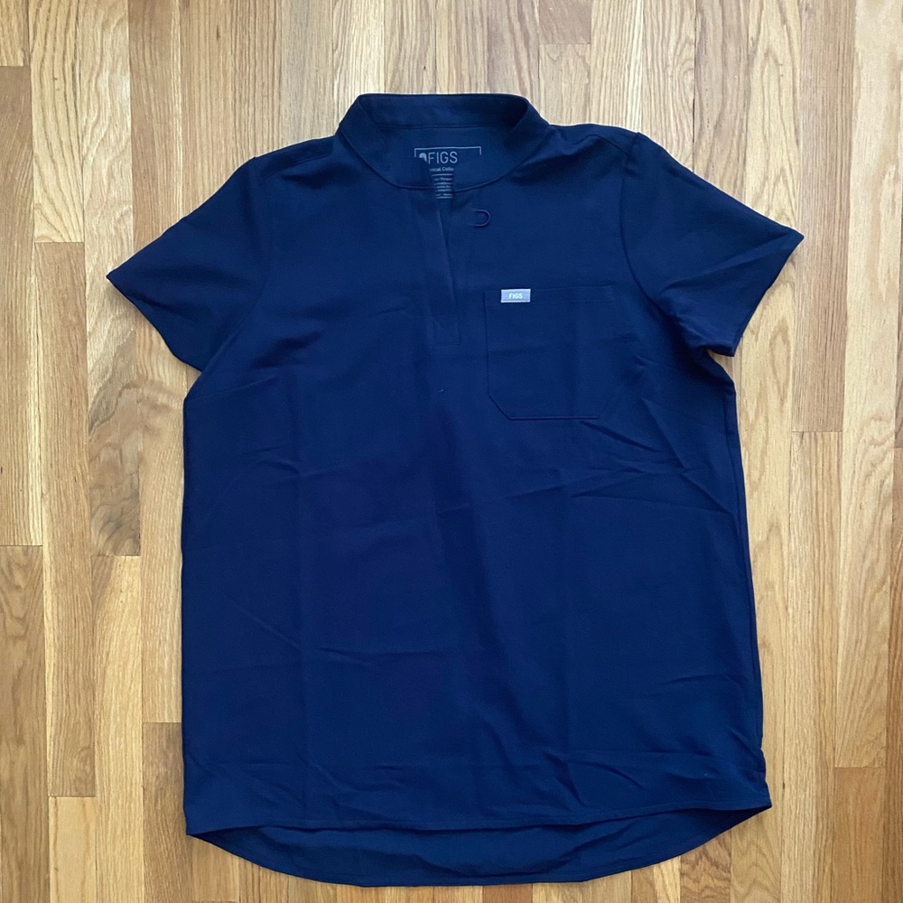 Figs Kitale Maternity scrub top- Navy
